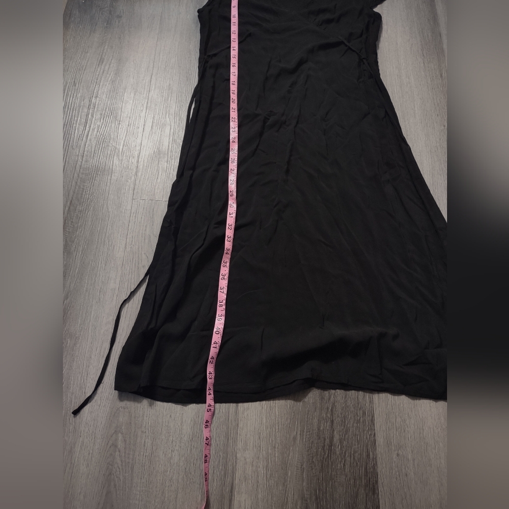 LACAUSA Black V Neck Short Sleeve Minimalist Dress - Picture 5 of 6